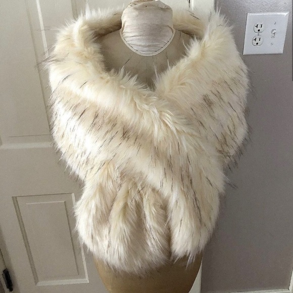 Sissily Designs Women Bridal Stole Wrap Shrug Faux Fur - Picture 1 of 5